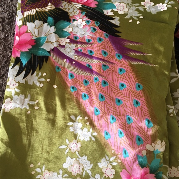 Floral robe and scarf - Picture 2 of 8